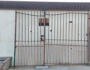 Solid iron gate